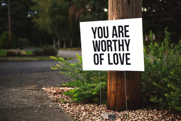 Read more about the article What does people who feel worthy have in common?